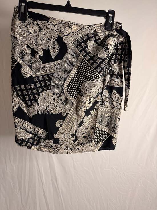 Alyn Paige Dresses & Skirts - Vintage Alyn Paige Black and White Paisley Print Wrap Skirt Size 7